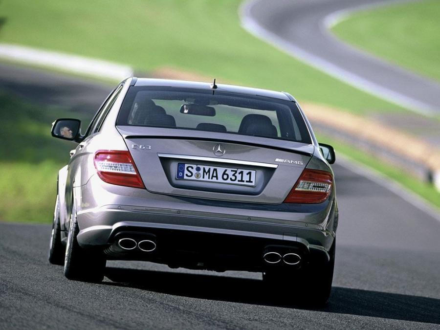  Mercedes-Benz C63 AMG 2008 года  (фото 4 из 26)
